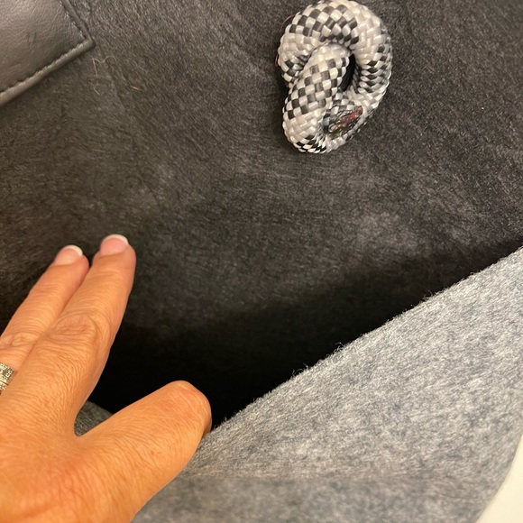 KAVU Vegan Felt Tote Black/Gray LN - Picture 6 of 8